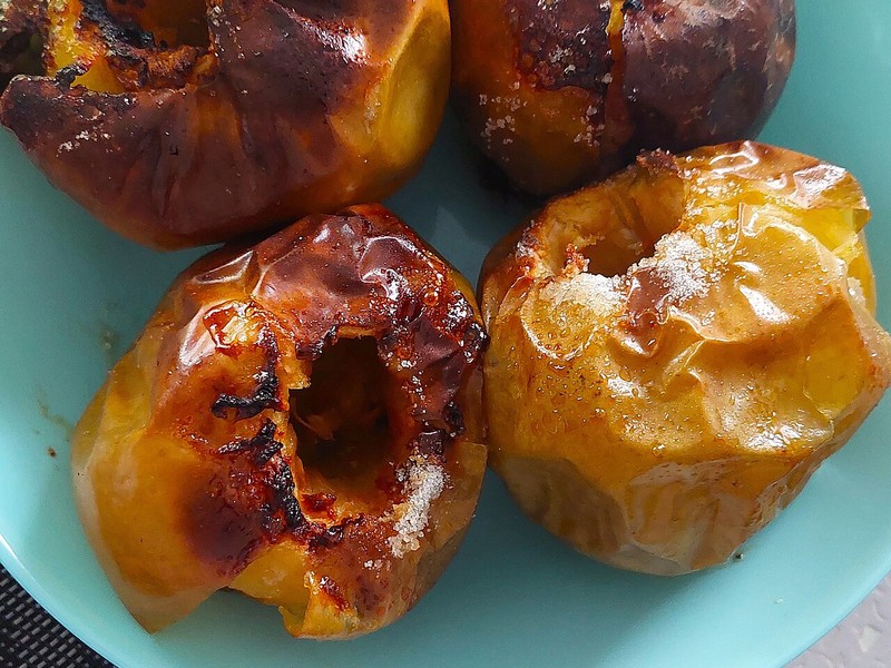 Manzanas Asadas con Canela